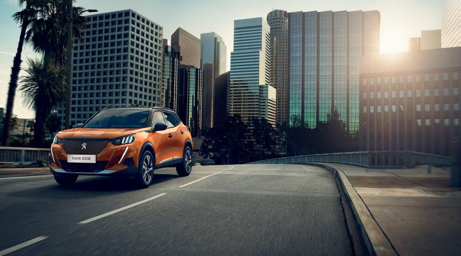 Nên mua Peugeot 2008 hay Hyundai Creta, Kia Seltos? 9 Nên mua Peugeot 2008 hay Hyundai Creta, Kia Seltos? New Peugeot 2008 màu cam vận hành trên phố – ảnh chính hãng Peugeot